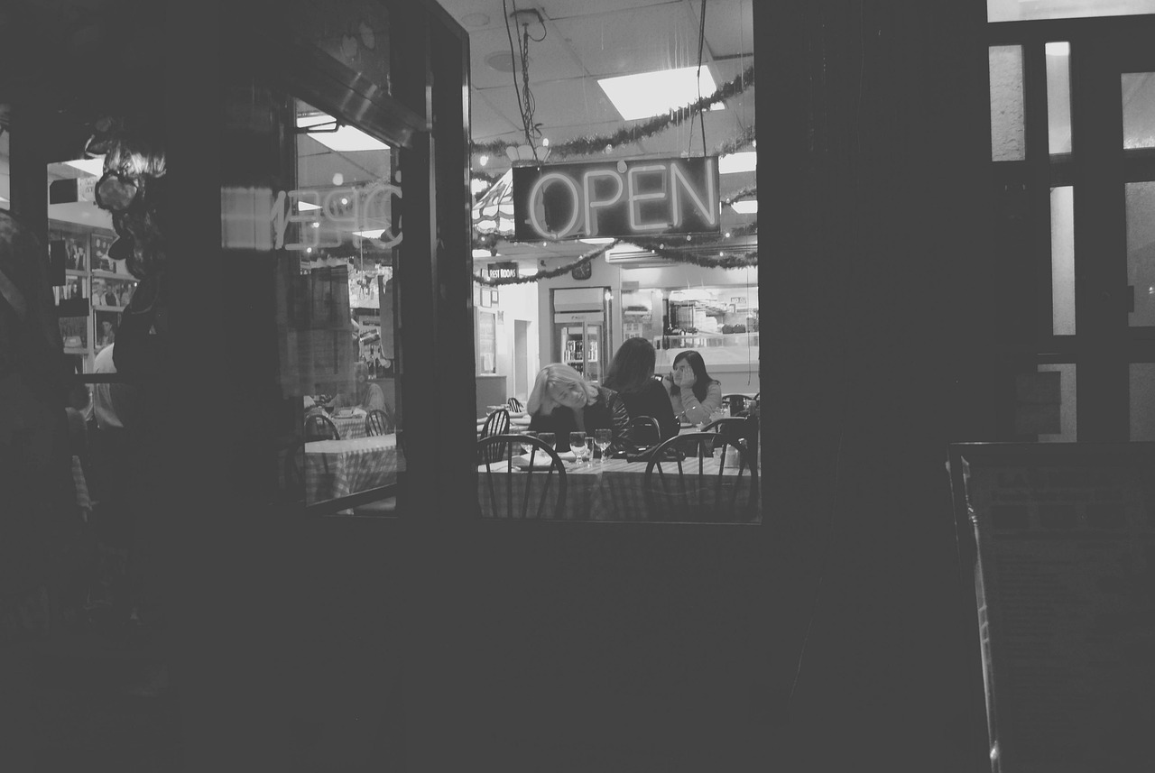 全季酒店回应裸男半夜闯入女子房间：将加强夜间安保，整改提升巡检次数