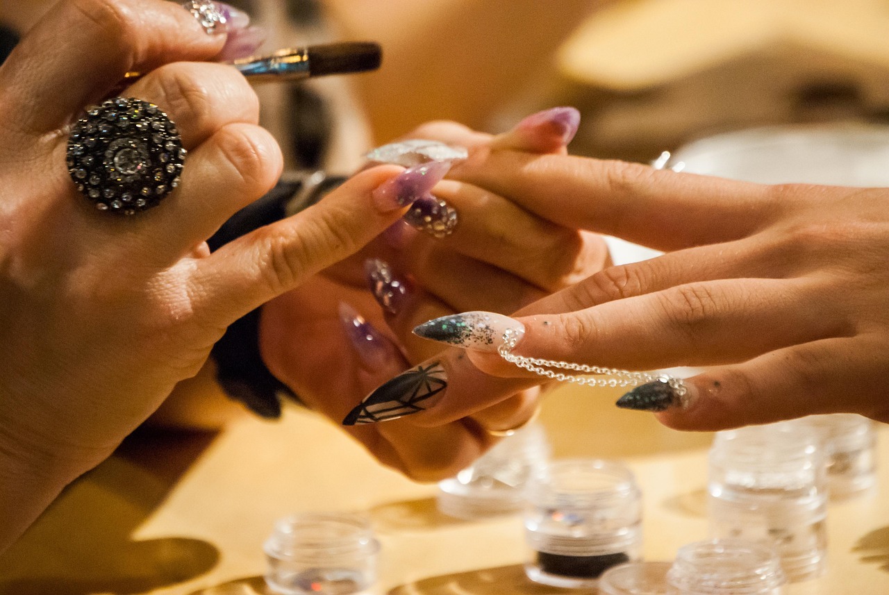 美甲图短指甲最新款图片，最新流行趋势：短指甲美甲图片大全与选购指南