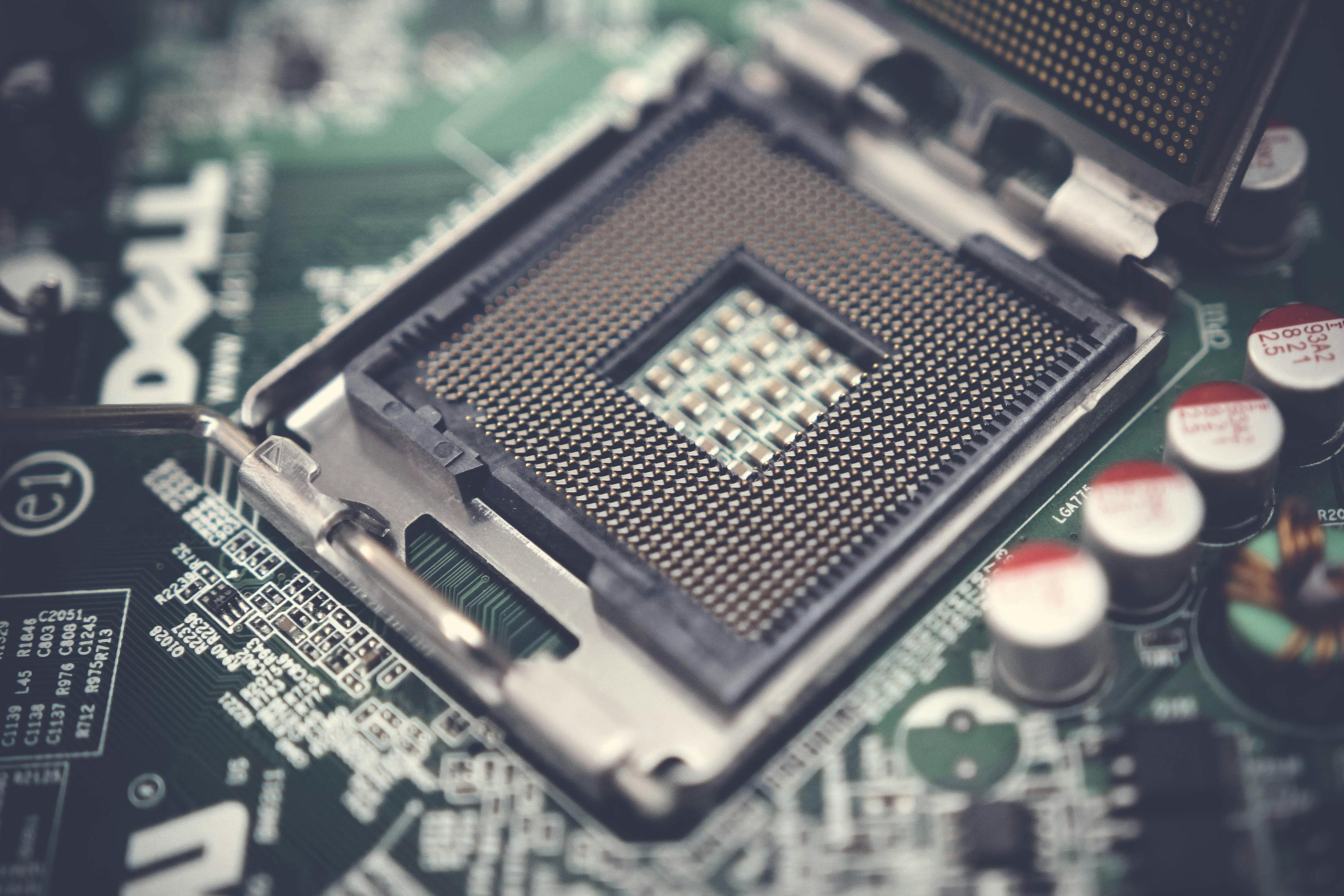 英伟达财报推动全球半导体产业链向 AI 倾斜·即时快讯，英伟达财报引领全球半导体产业链加速拥抱AI